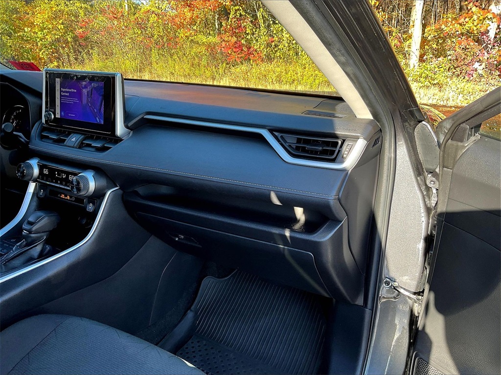 2023 Toyota RAV4 XLE - Photo 13