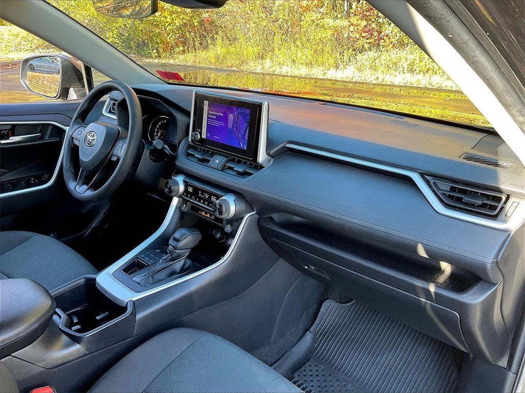 2023 Toyota RAV4 XLE - Photo 14