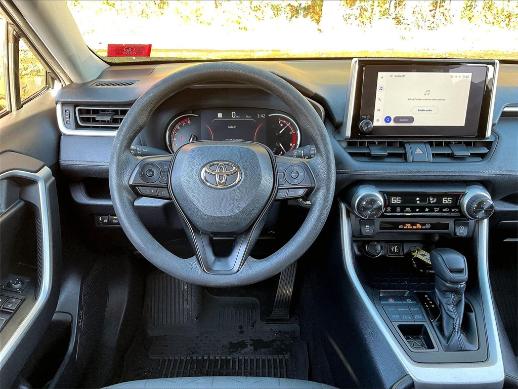 2023 Toyota RAV4 XLE - Photo 17