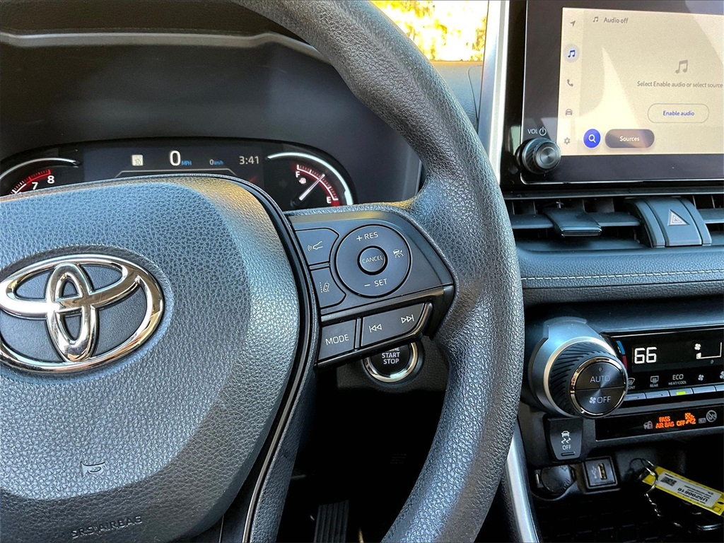 2023 Toyota RAV4 XLE - Photo 24