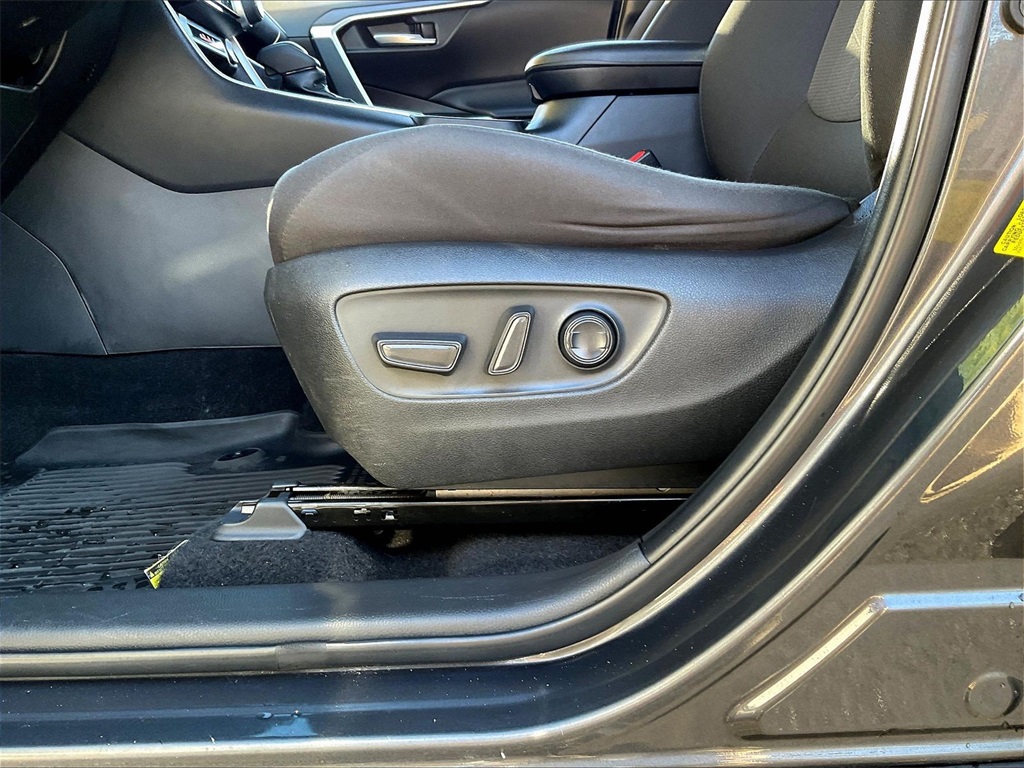 2023 Toyota RAV4 XLE - Photo 27