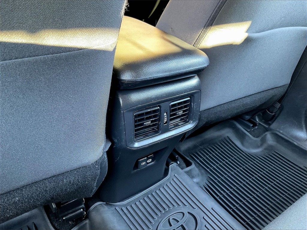 2023 Toyota RAV4 XLE - Photo 28