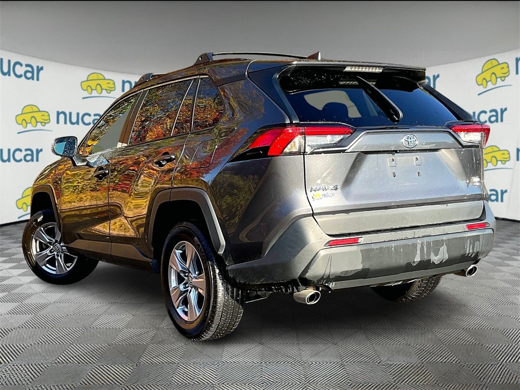 2023 Toyota RAV4 XLE - Photo 4
