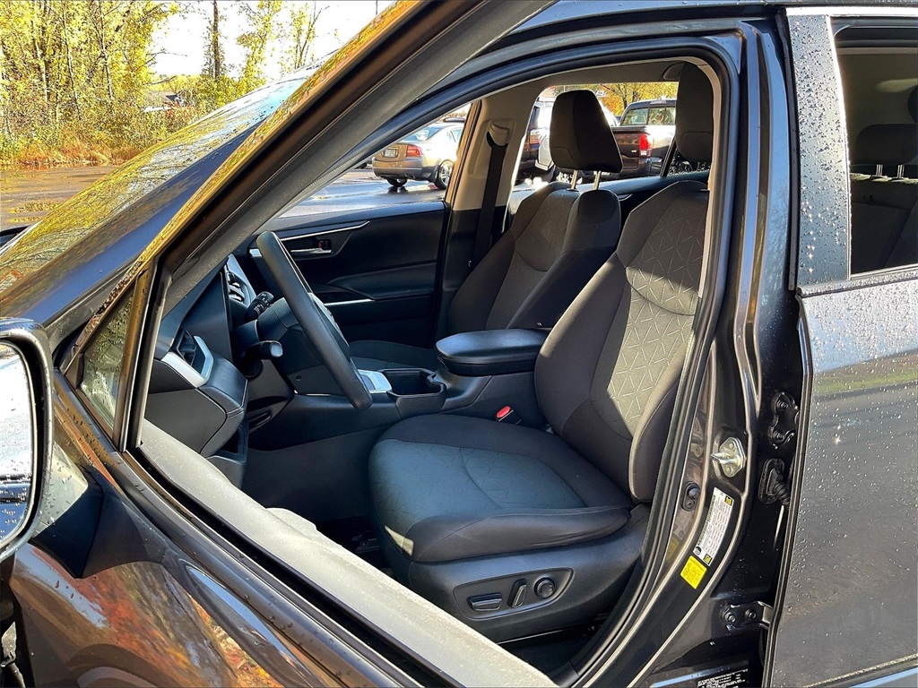 2023 Toyota RAV4 XLE - Photo 10