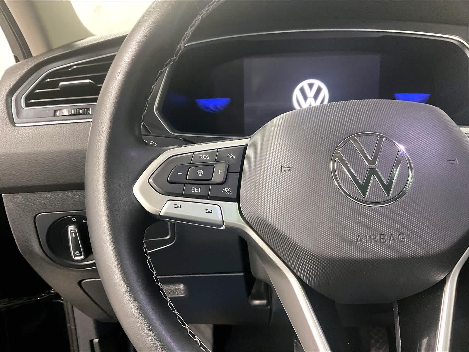 2022 Volkswagen Tiguan SE - Photo 22