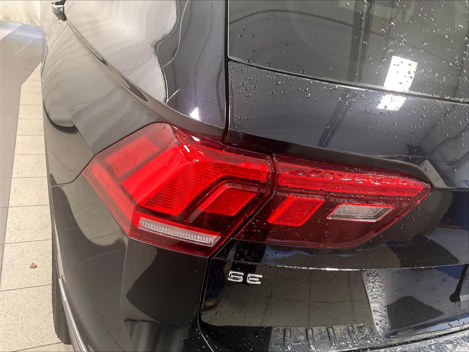 2022 Volkswagen Tiguan SE - Photo 28