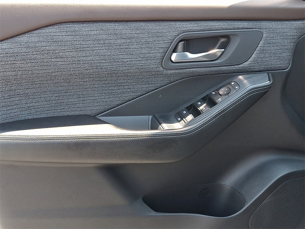 2023 Nissan Rogue SV - Photo 13