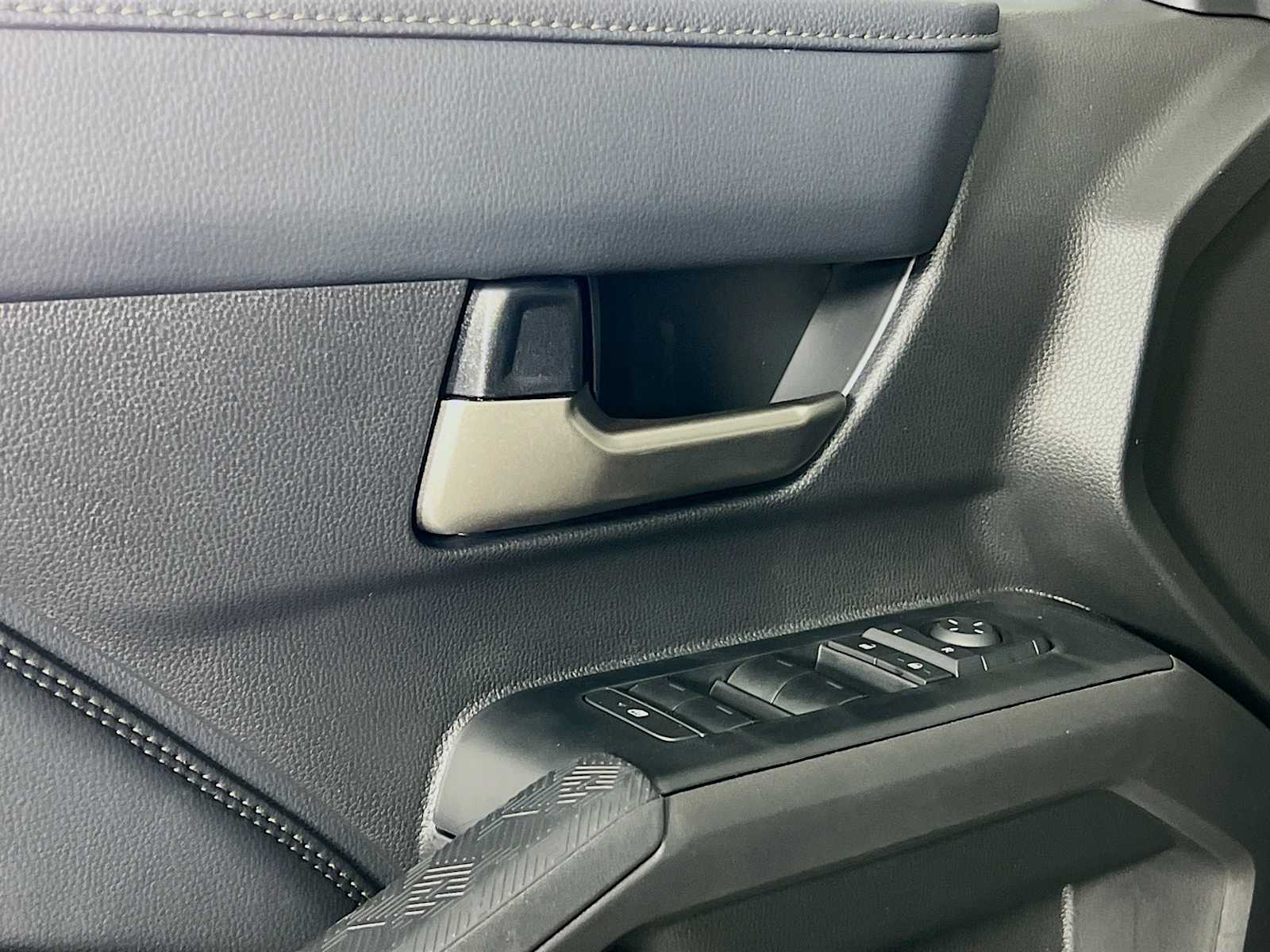 2025 Toyota Tacoma Limited Hybrid - Photo 15