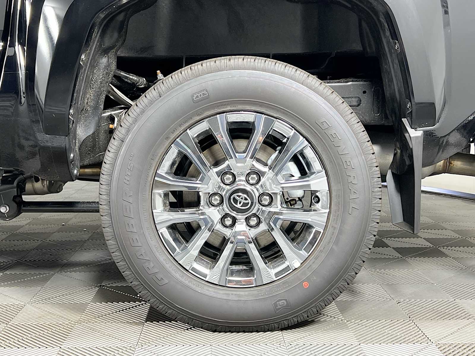 2025 Toyota Tacoma Limited Hybrid - Photo 18