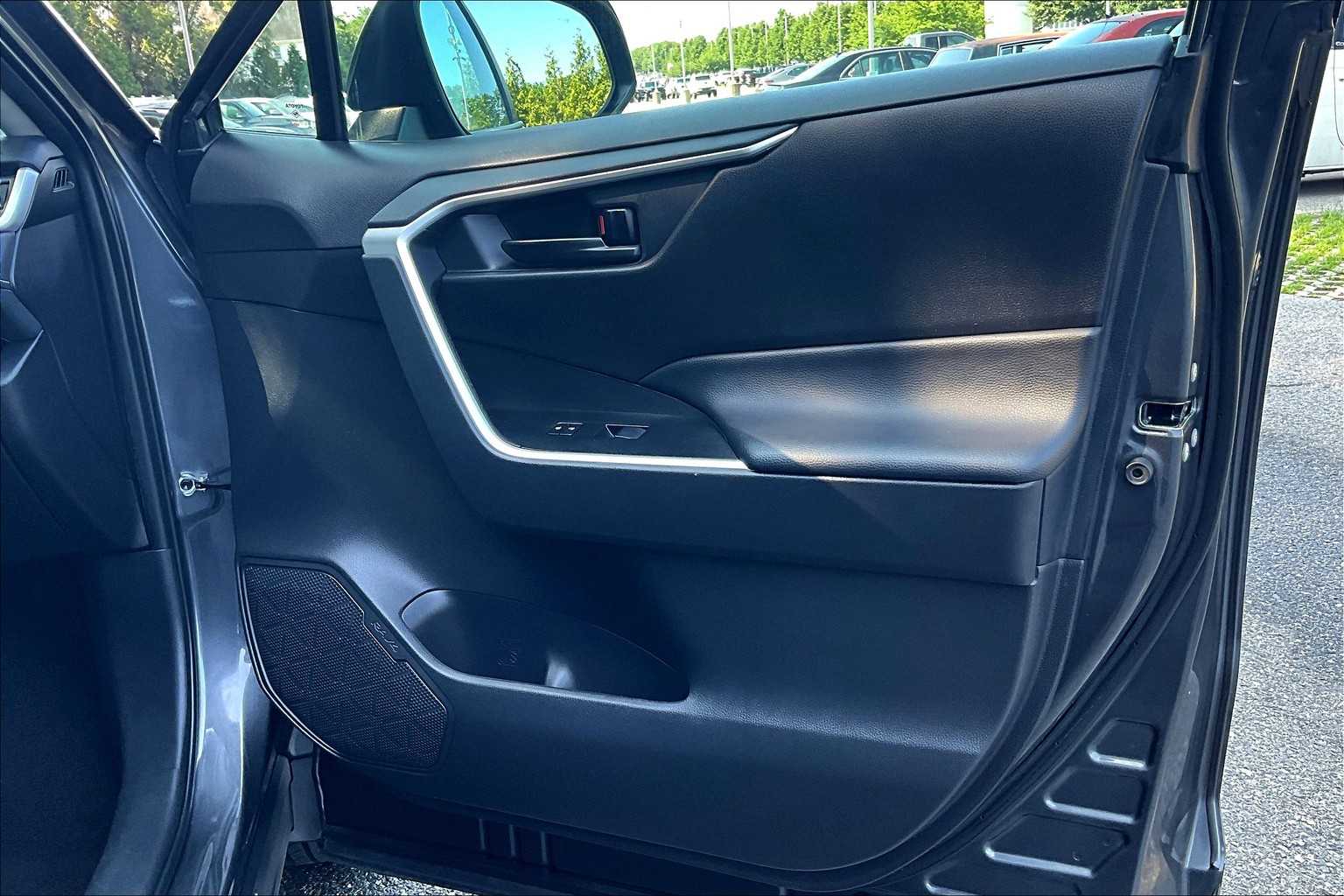 2024 Toyota RAV4 LE - Photo 12