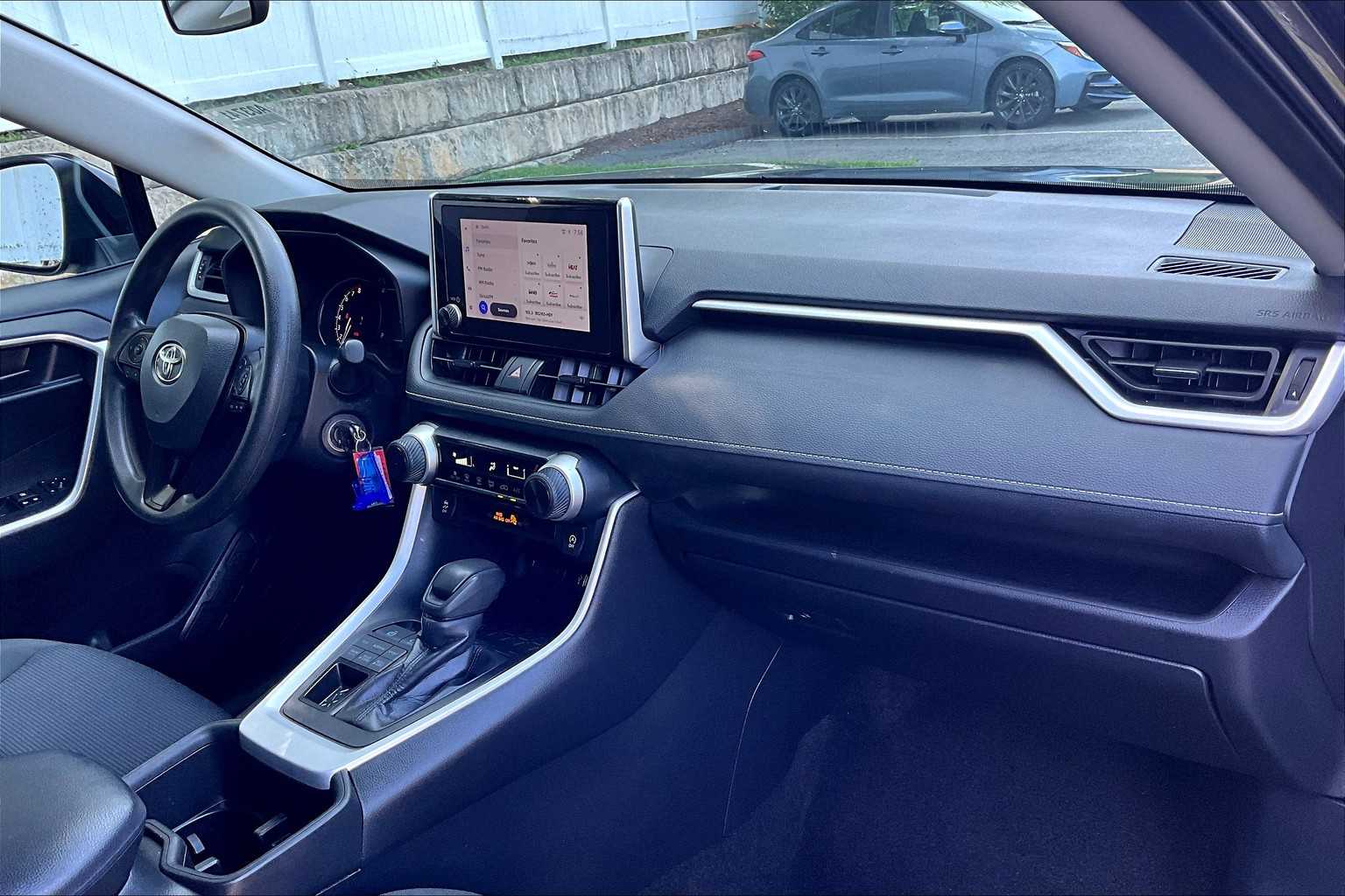 2024 Toyota RAV4 LE - Photo 14