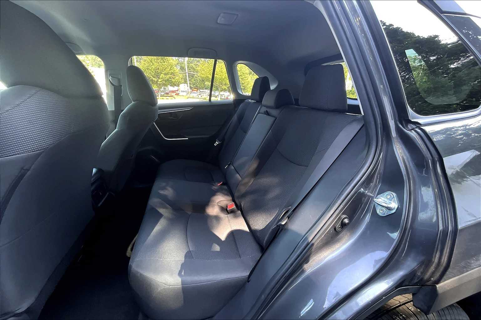 2024 Toyota RAV4 LE - Photo 15