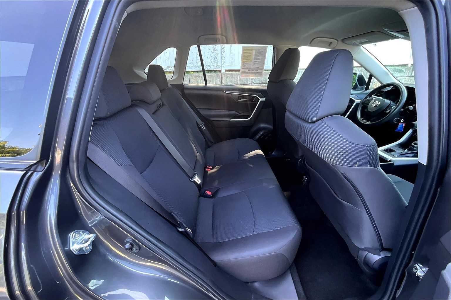 2024 Toyota RAV4 LE - Photo 16