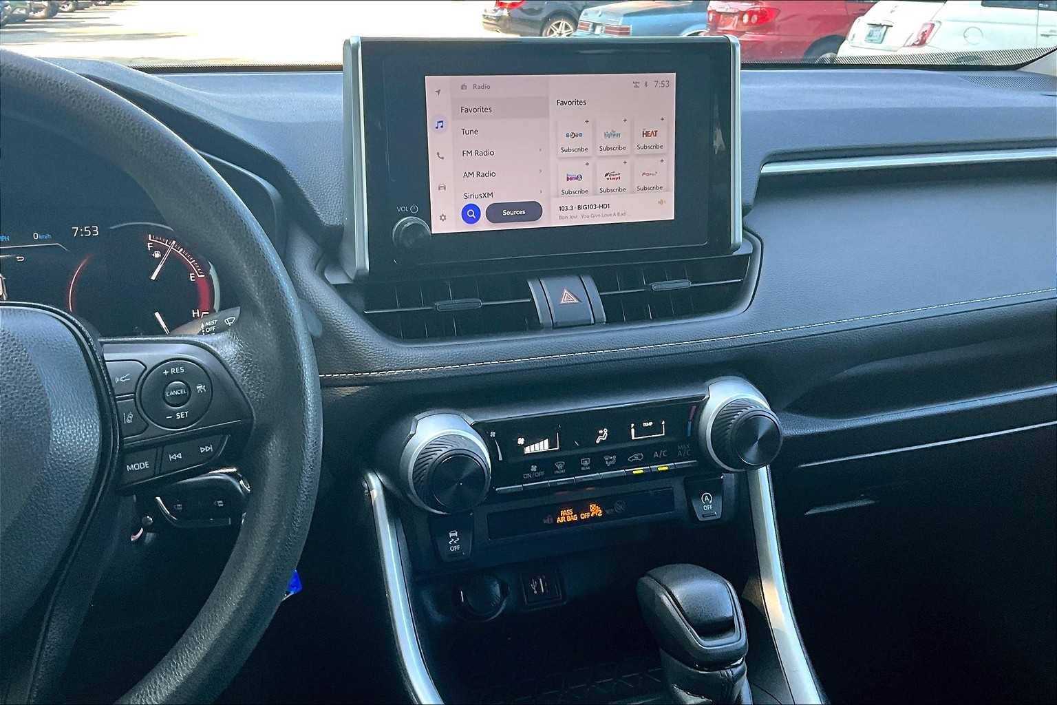 2024 Toyota RAV4 LE - Photo 18