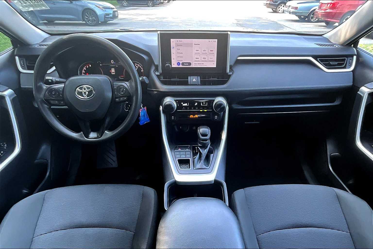 2024 Toyota RAV4 LE - Photo 21