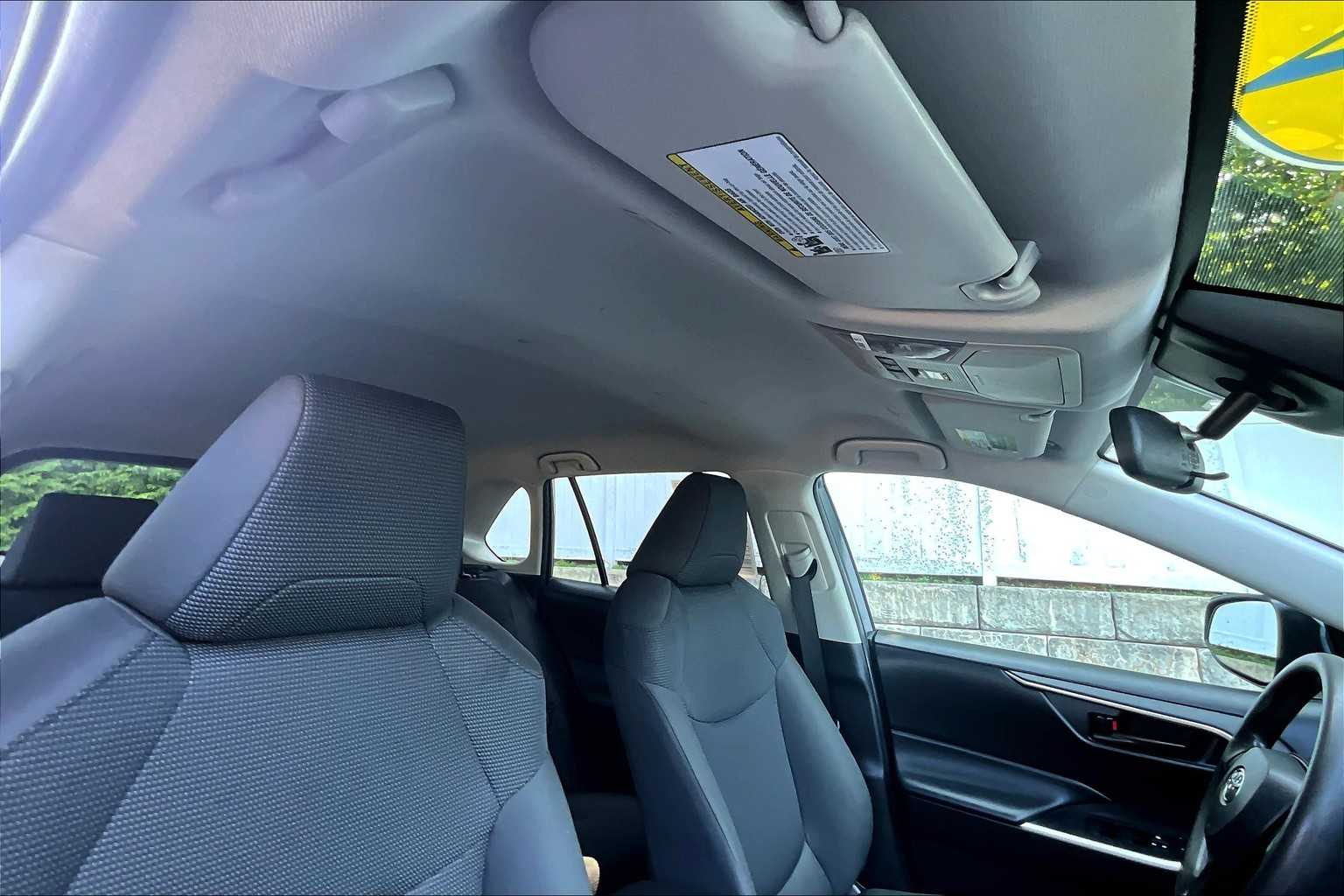 2024 Toyota RAV4 LE - Photo 22