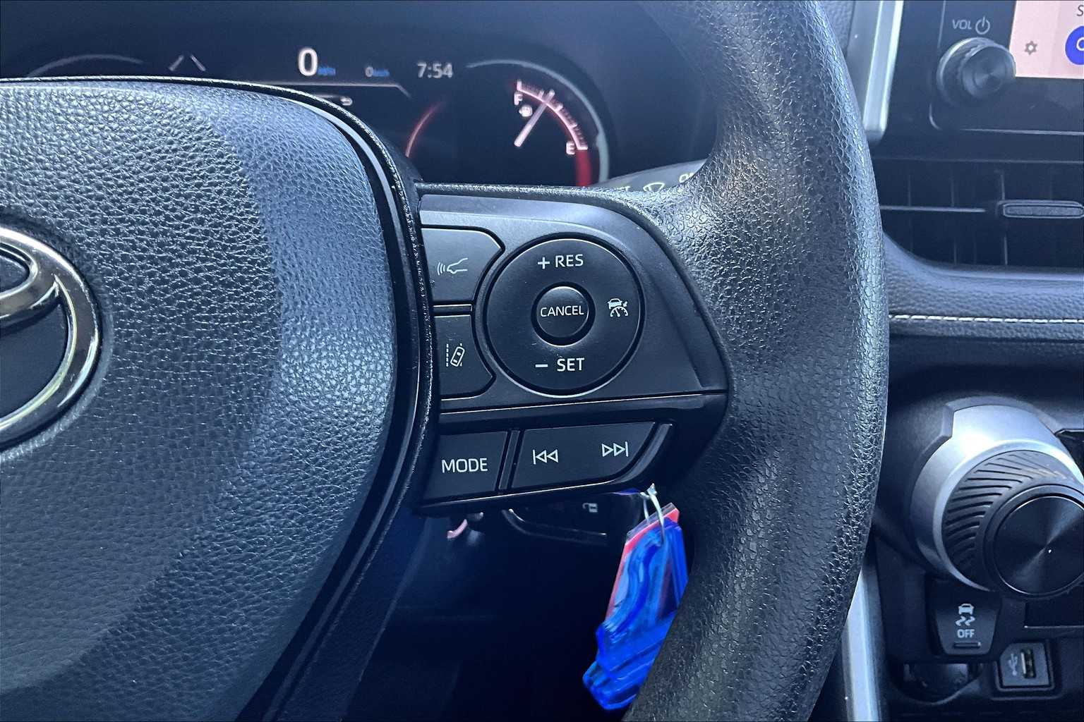 2024 Toyota RAV4 LE - Photo 24