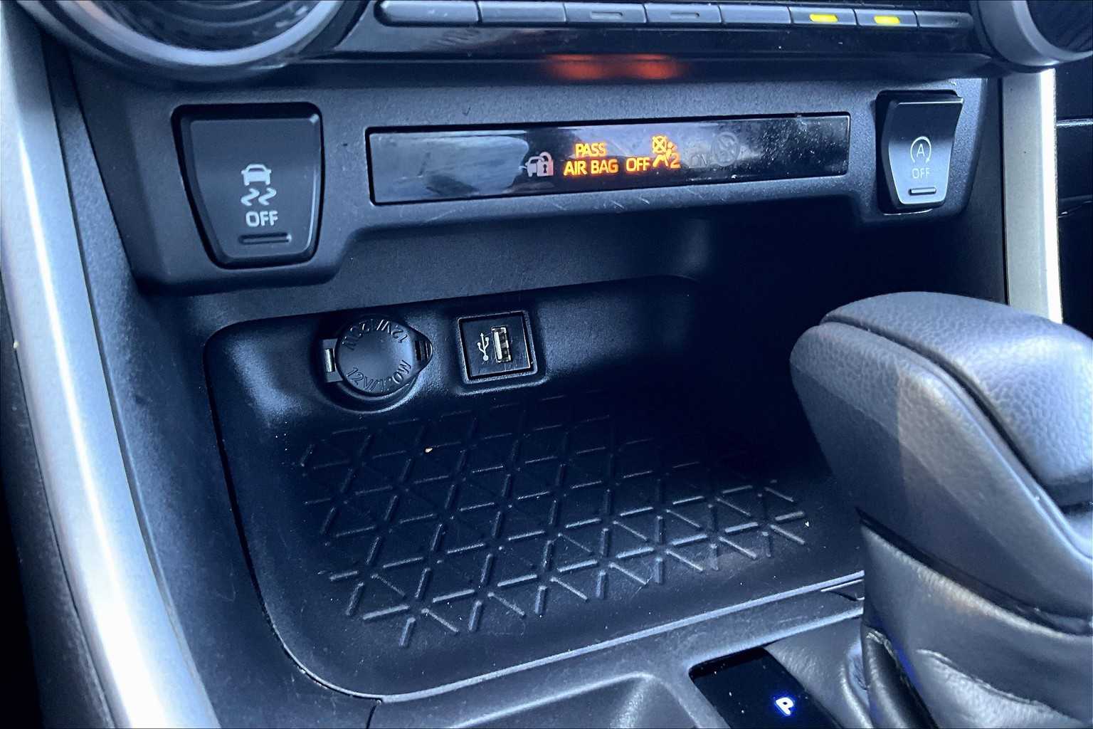2024 Toyota RAV4 LE - Photo 27