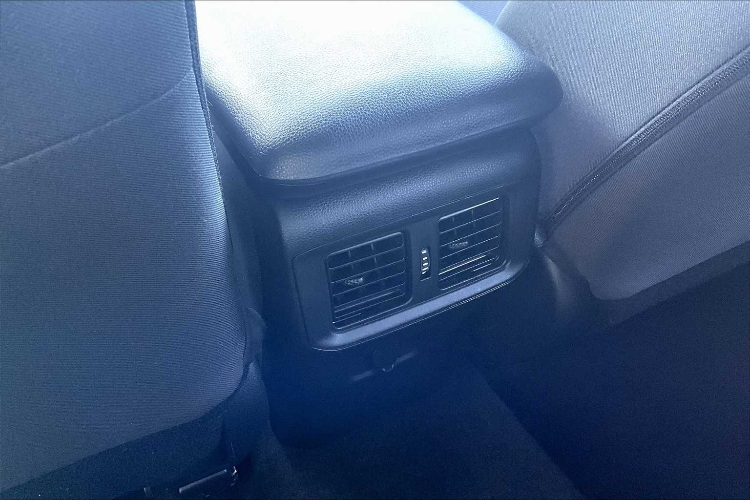 2024 Toyota RAV4 LE - Photo 28