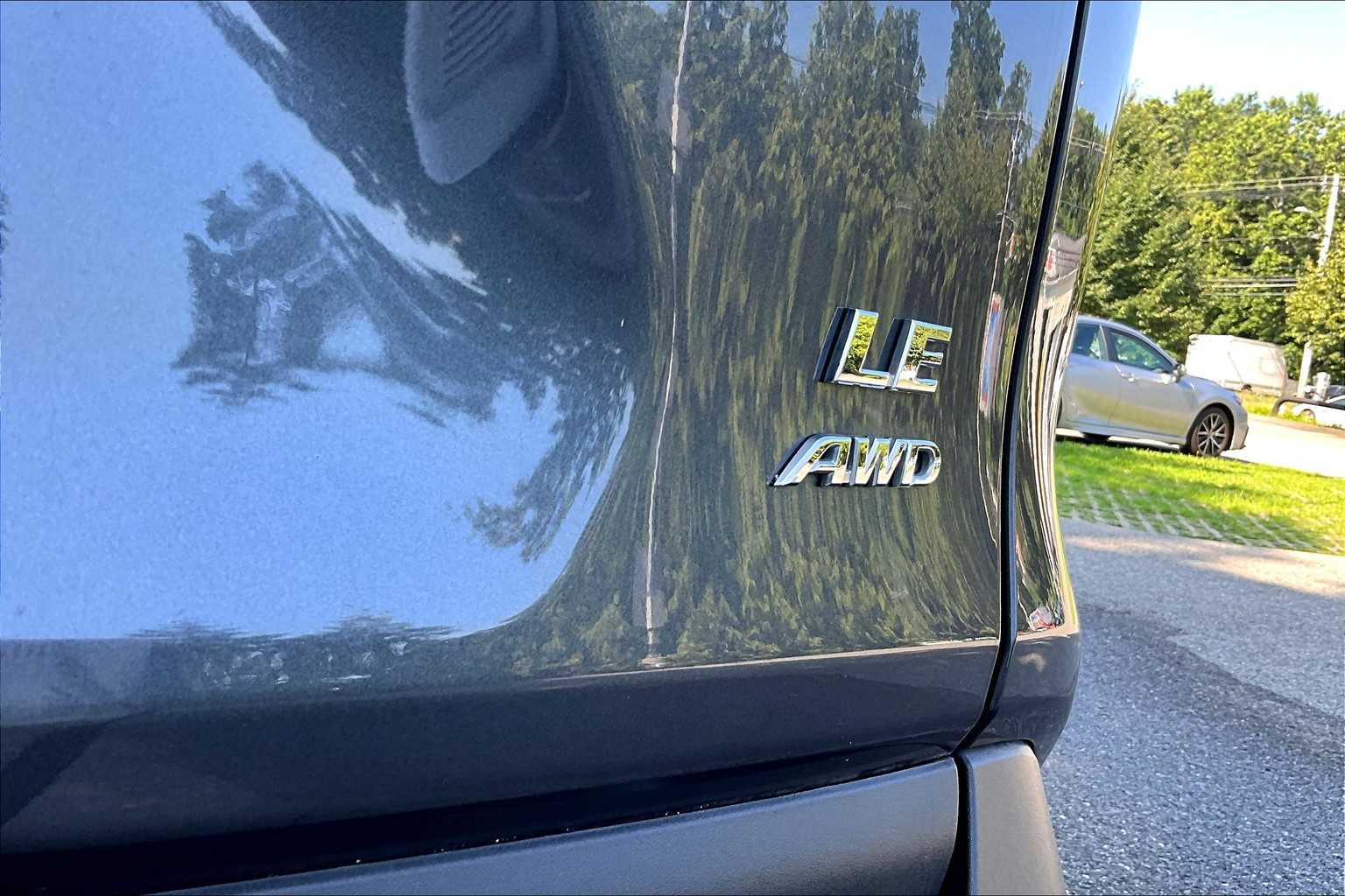 2024 Toyota RAV4 LE - Photo 29
