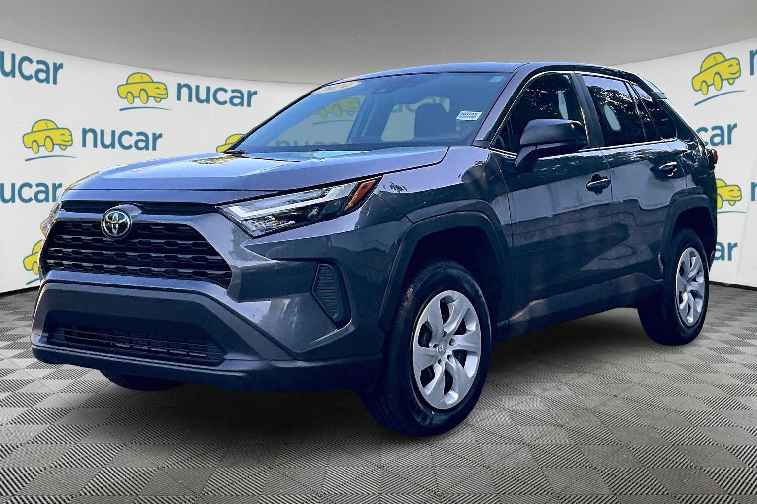 2024 Toyota RAV4 LE - Photo 3