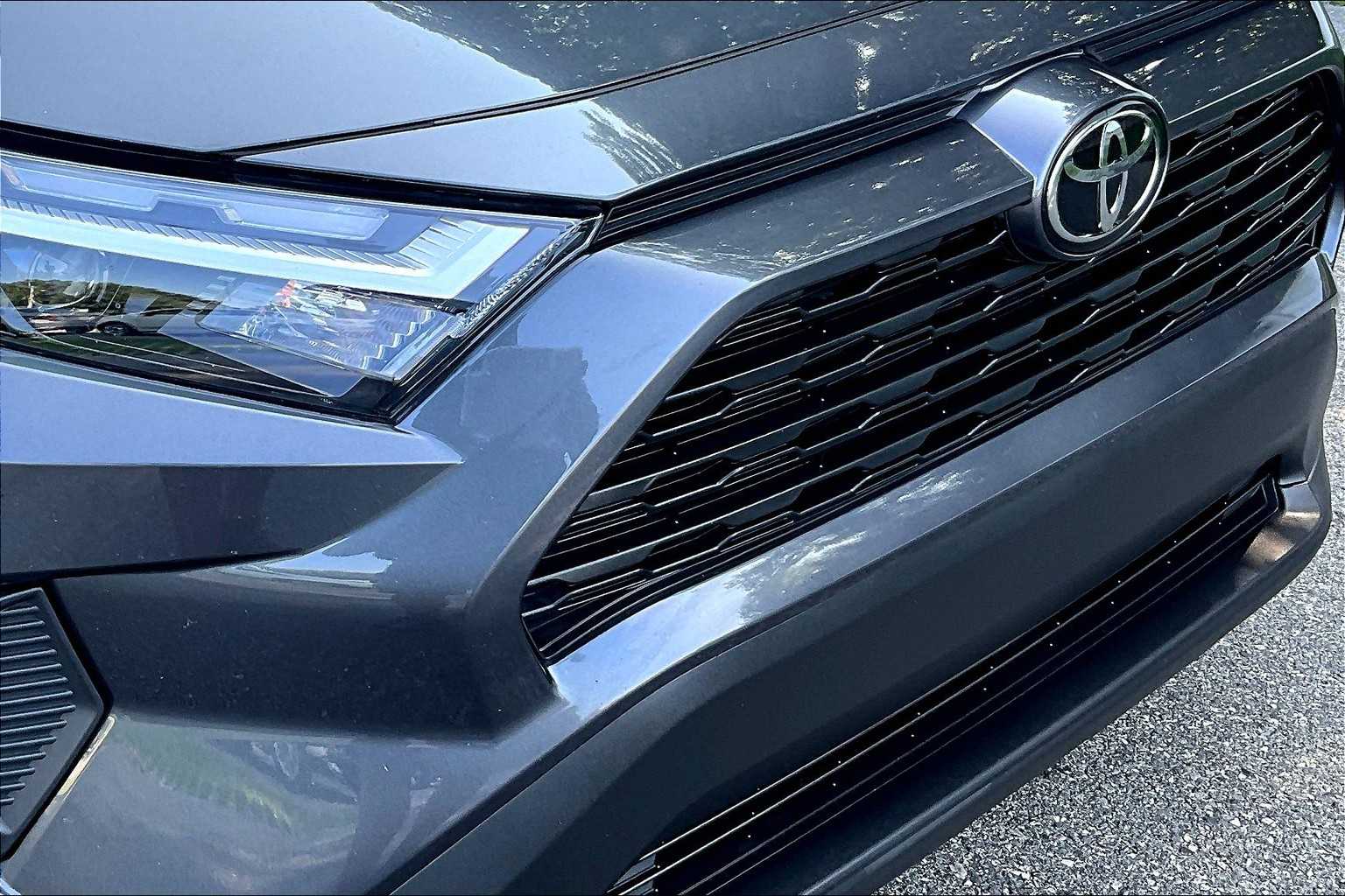 2024 Toyota RAV4 LE - Photo 32