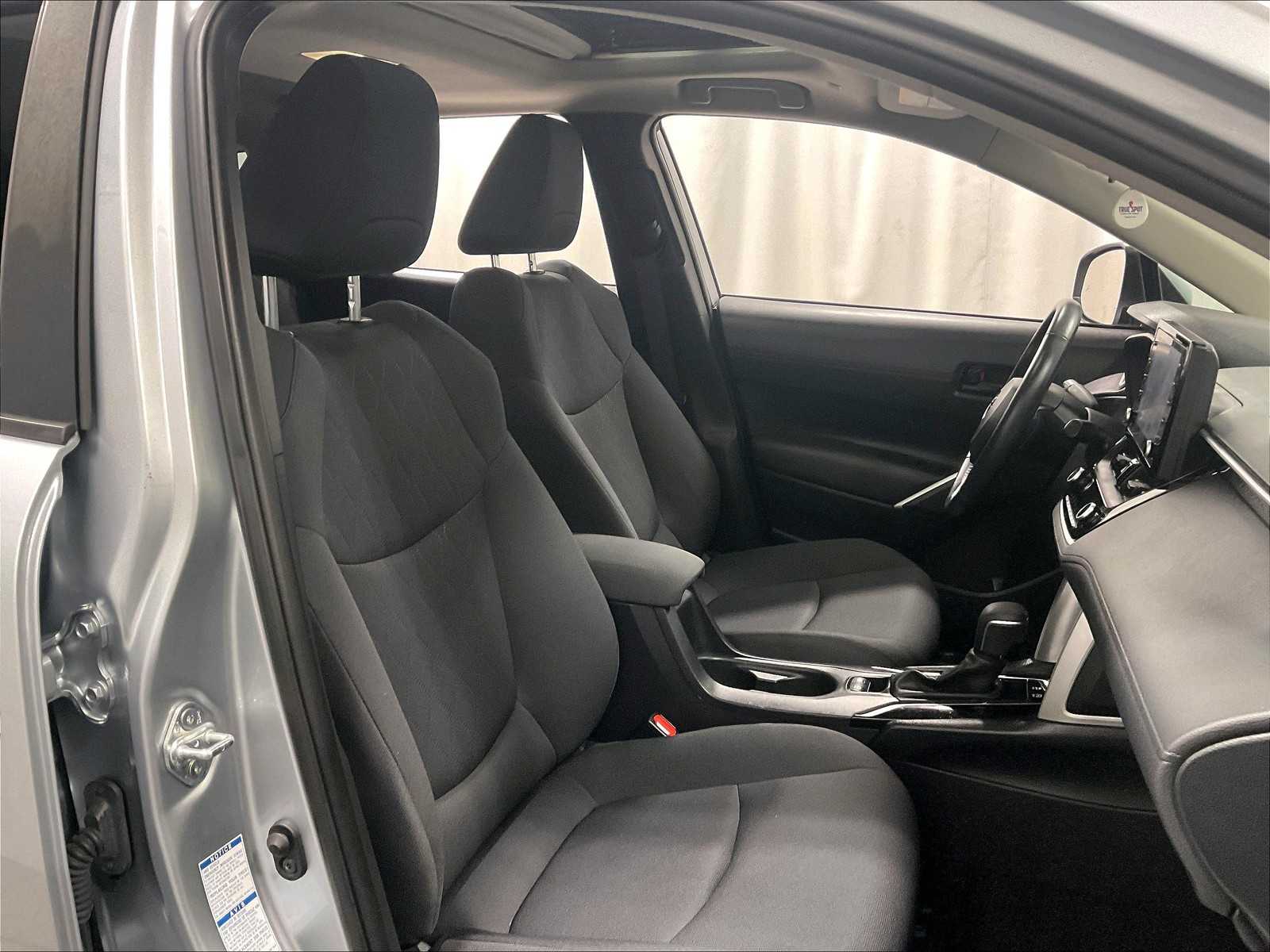 2022 Toyota Corolla Cross LE - Photo 11