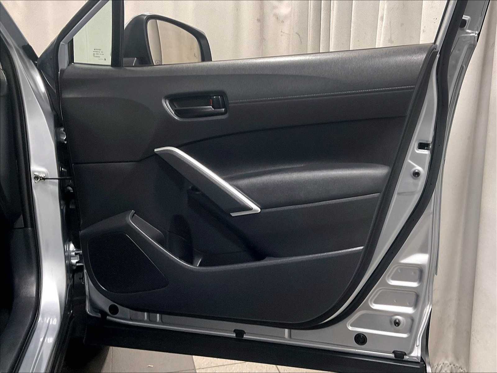 2022 Toyota Corolla Cross LE - Photo 12