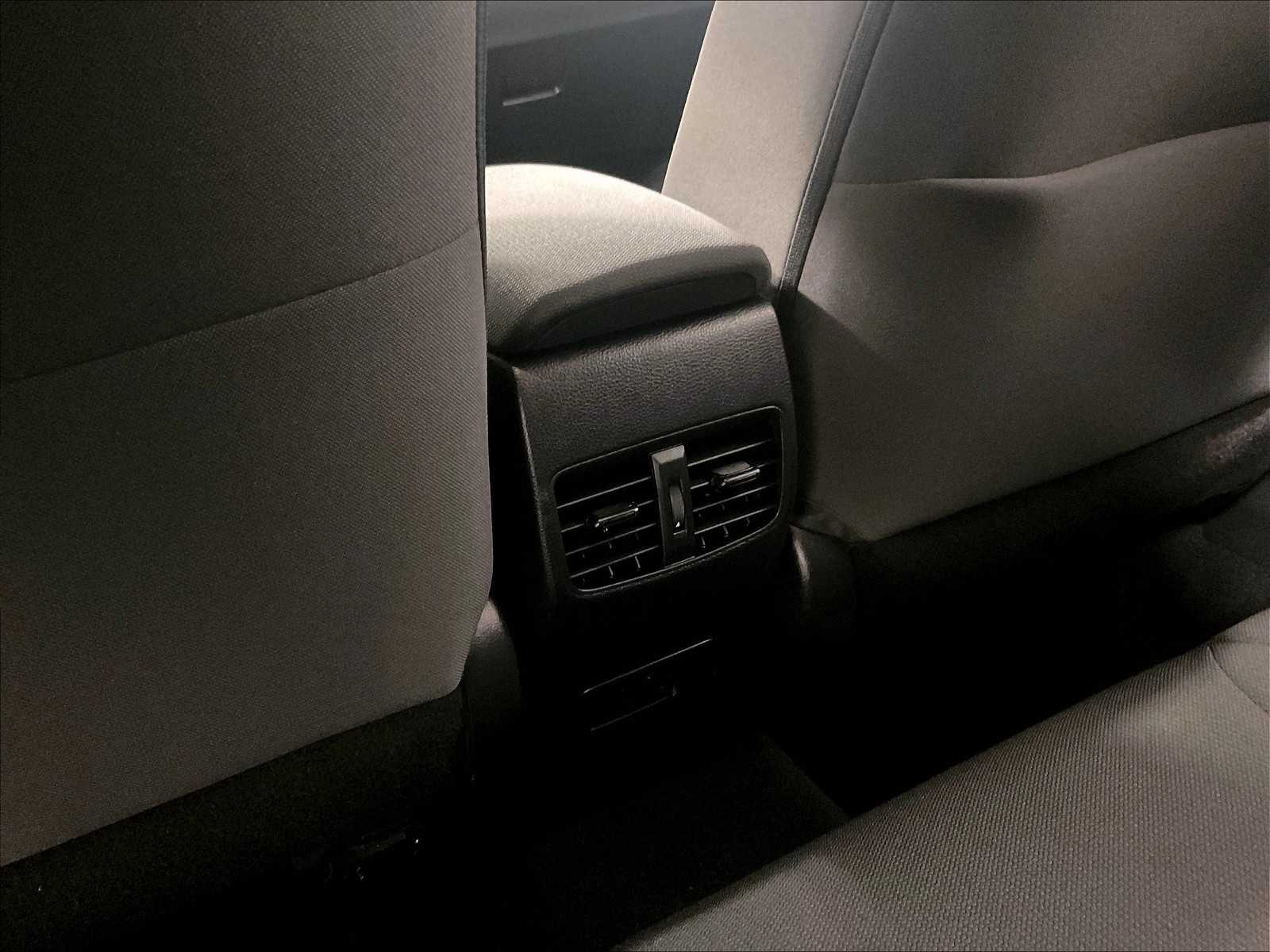 2022 Toyota Corolla Cross LE - Photo 28
