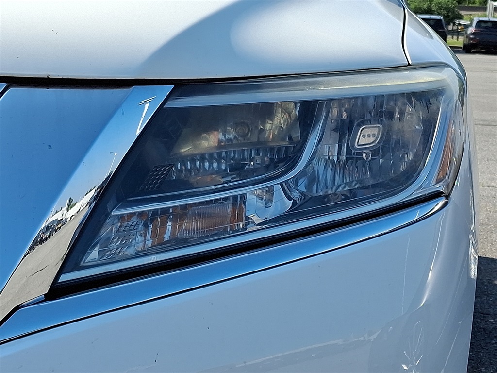2016 Nissan Pathfinder SV - Photo 8