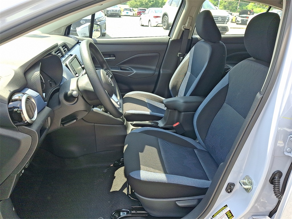 2025 Nissan Versa 1.6 SV - Photo 9