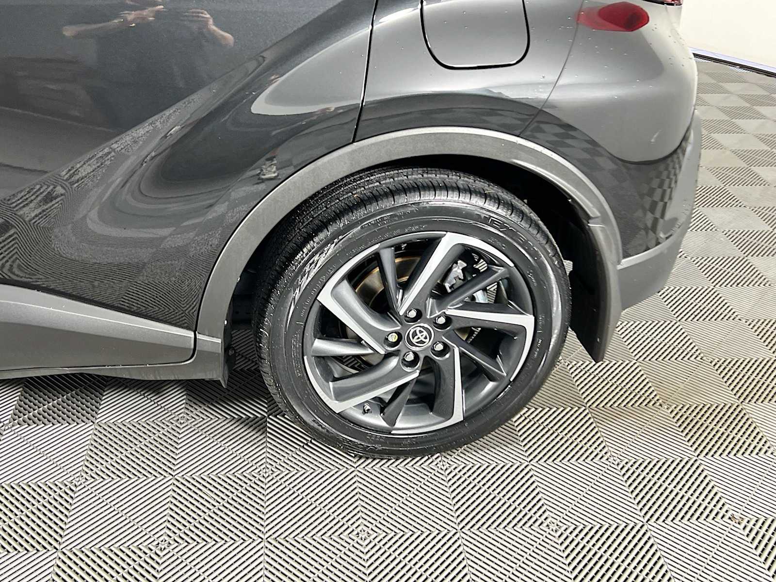 2022 Toyota C-HR Limited - Photo 30
