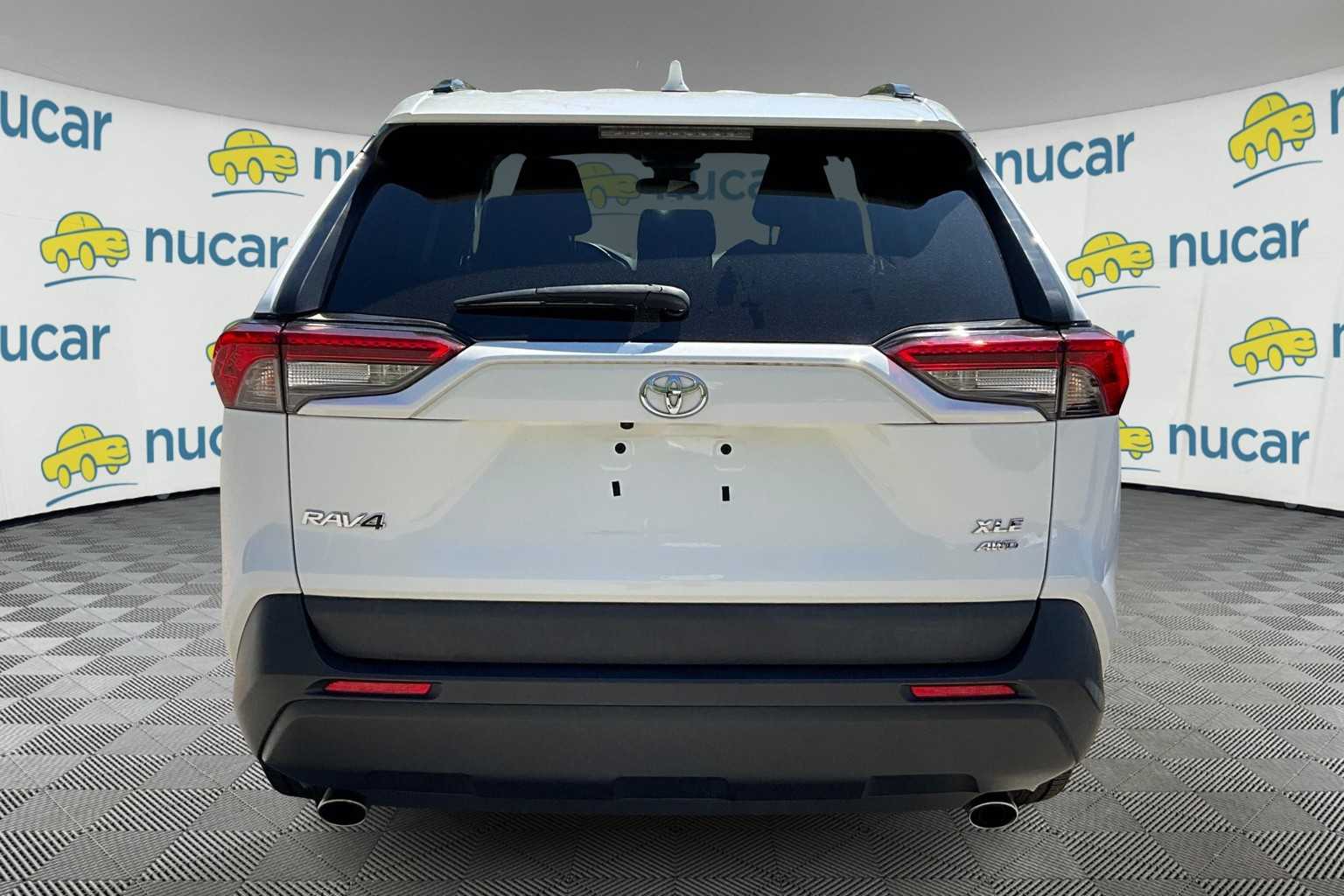 2021 Toyota RAV4 XLE - Photo 3