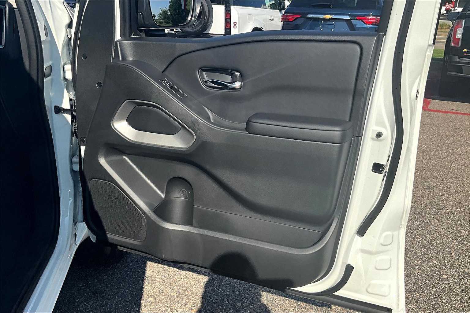 2025 Nissan Frontier SV - Photo 12
