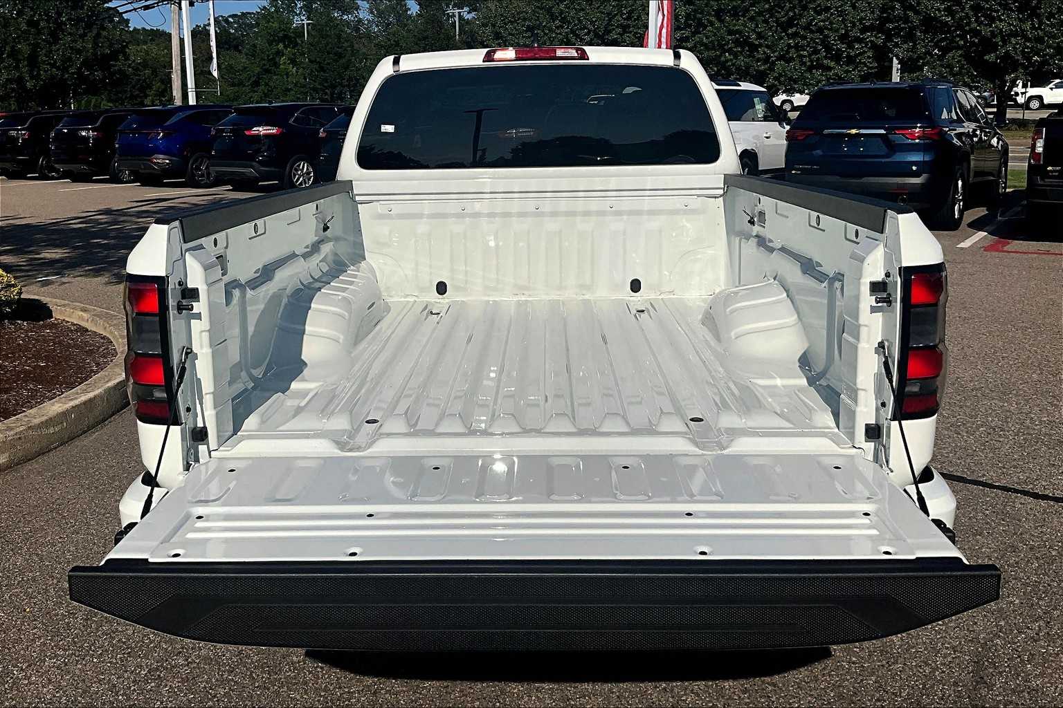 2025 Nissan Frontier SV - Photo 30