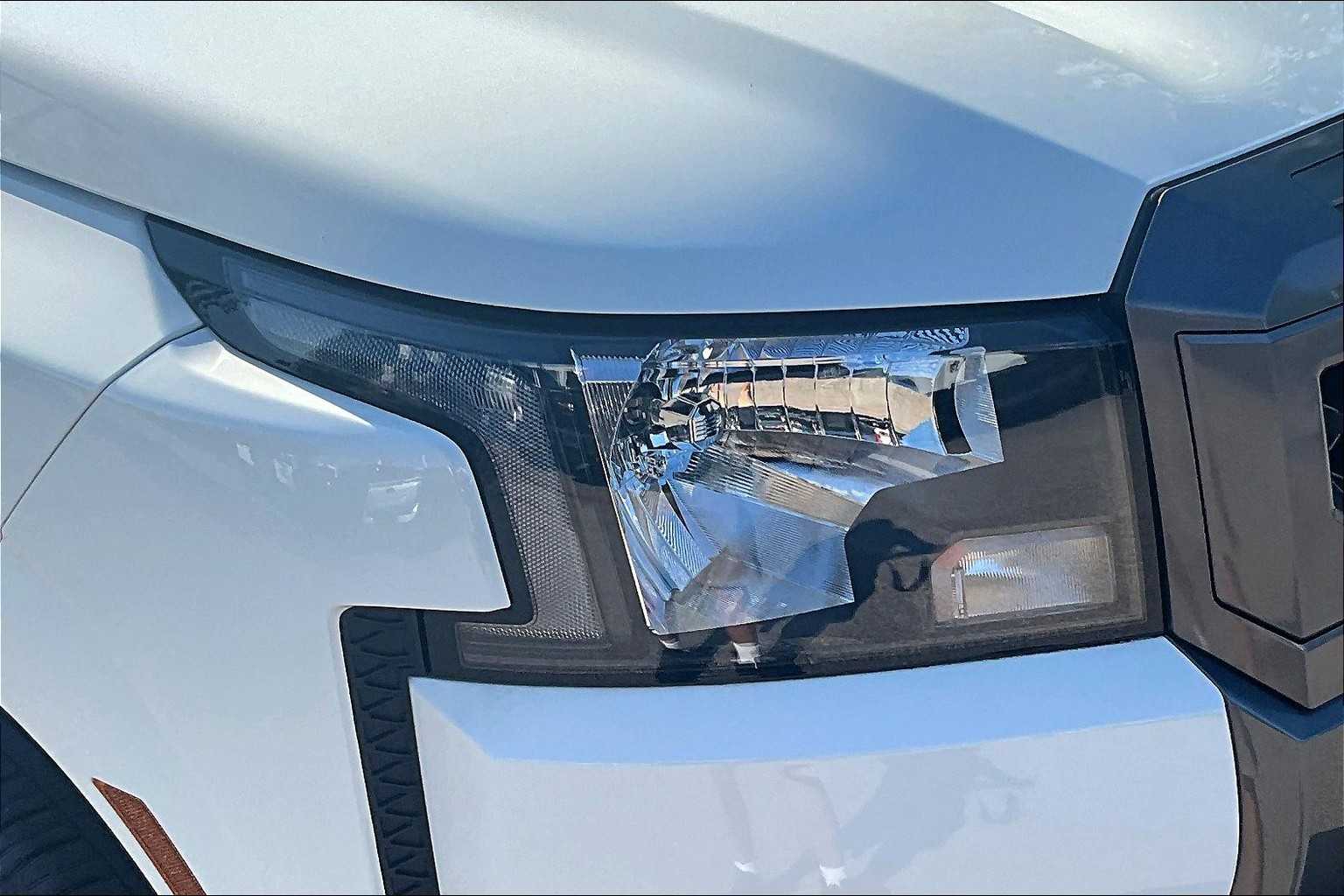 2025 Nissan Frontier SV - Photo 32