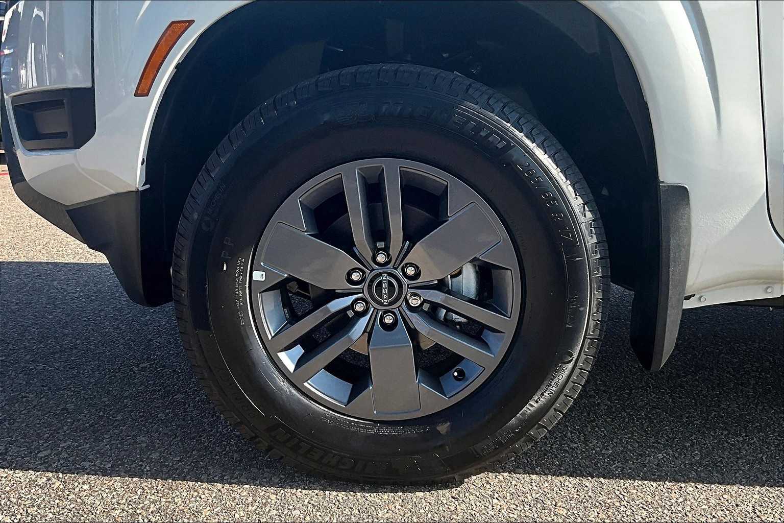 2025 Nissan Frontier SV - Photo 7