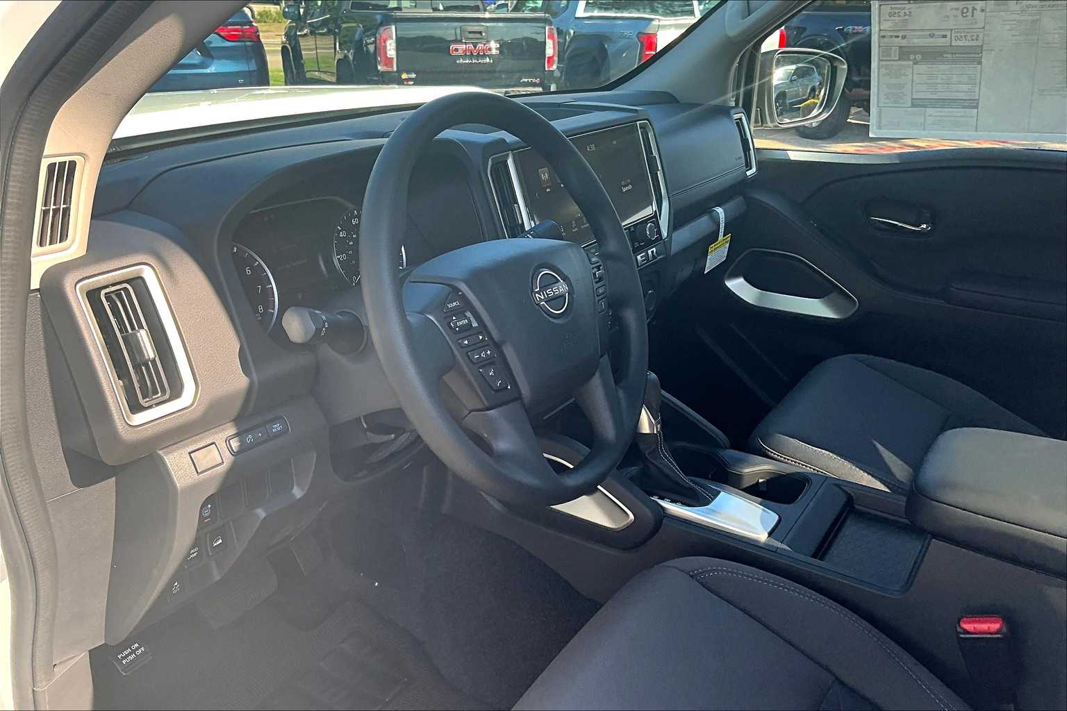 2025 Nissan Frontier SV - Photo 8