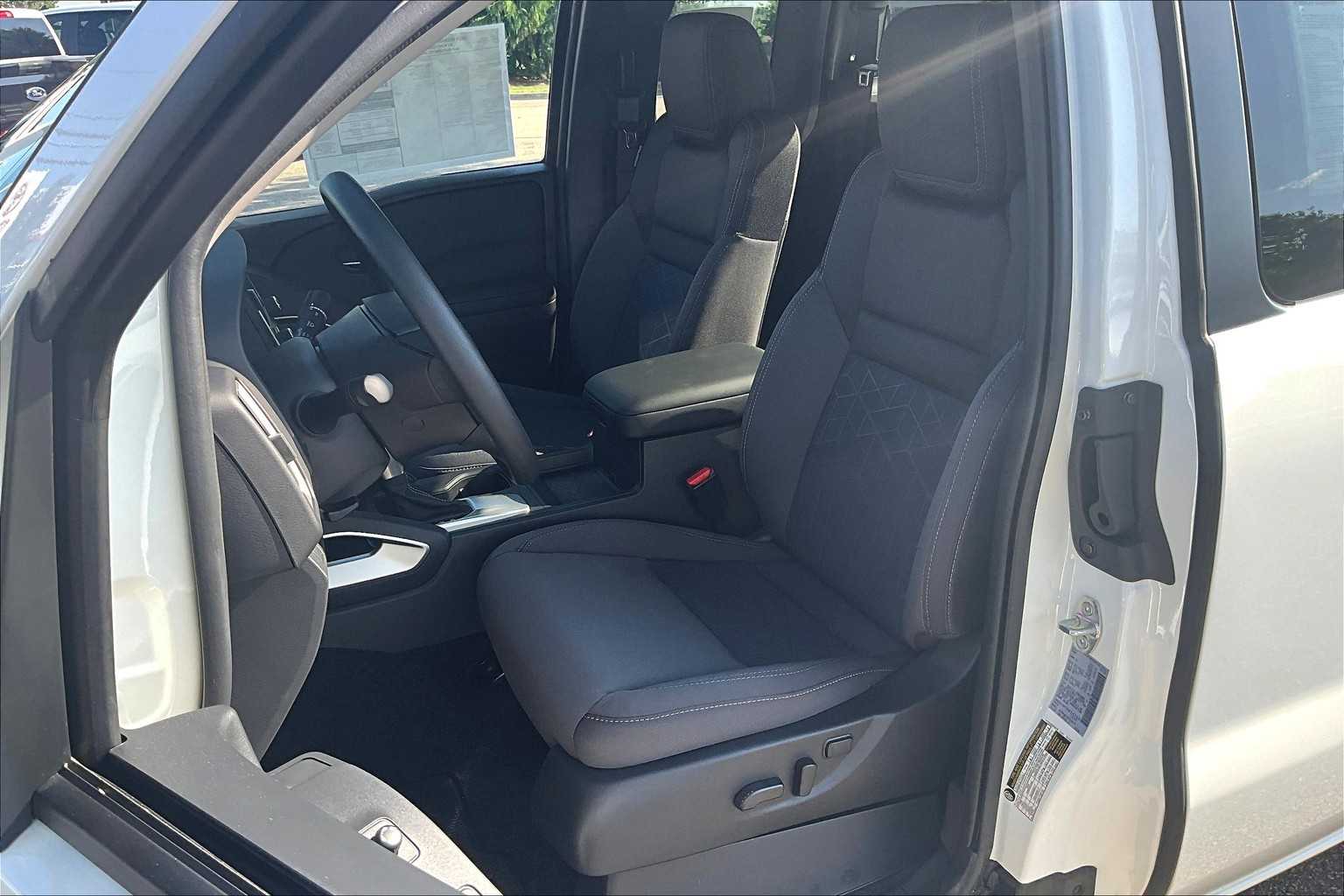 2025 Nissan Frontier SV - Photo 10