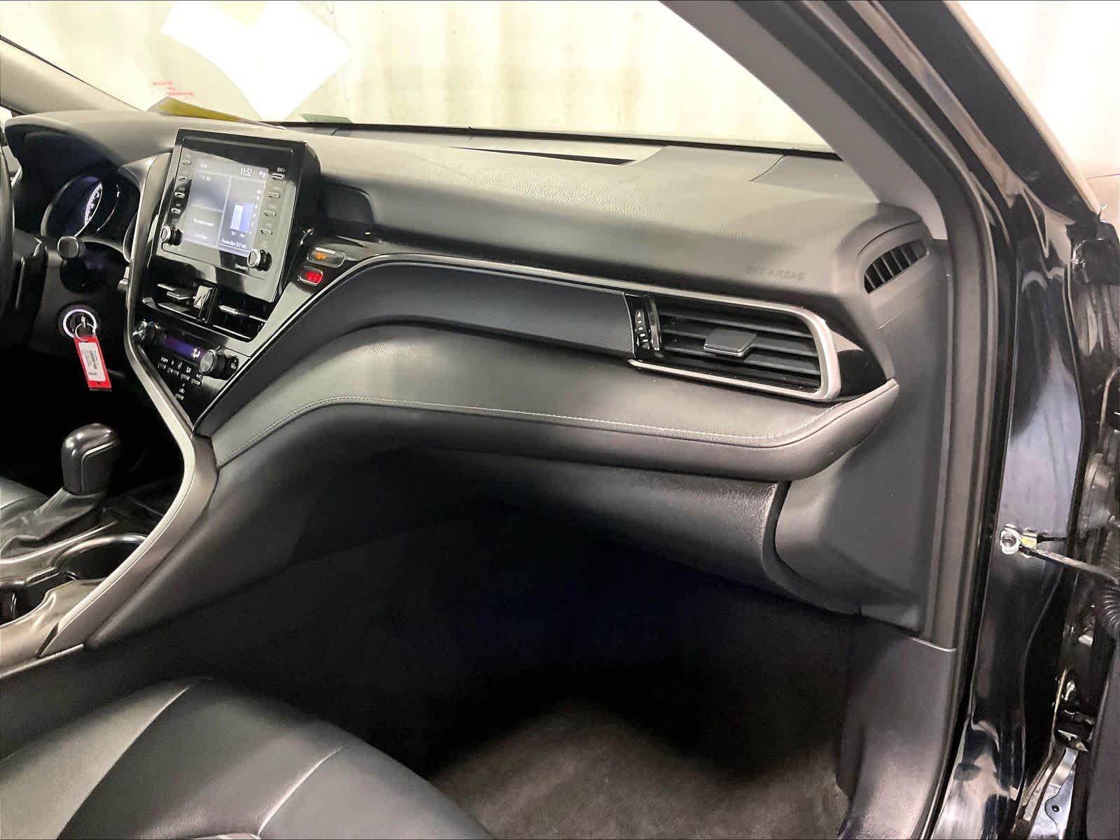 2023 Toyota Camry SE - Photo 13