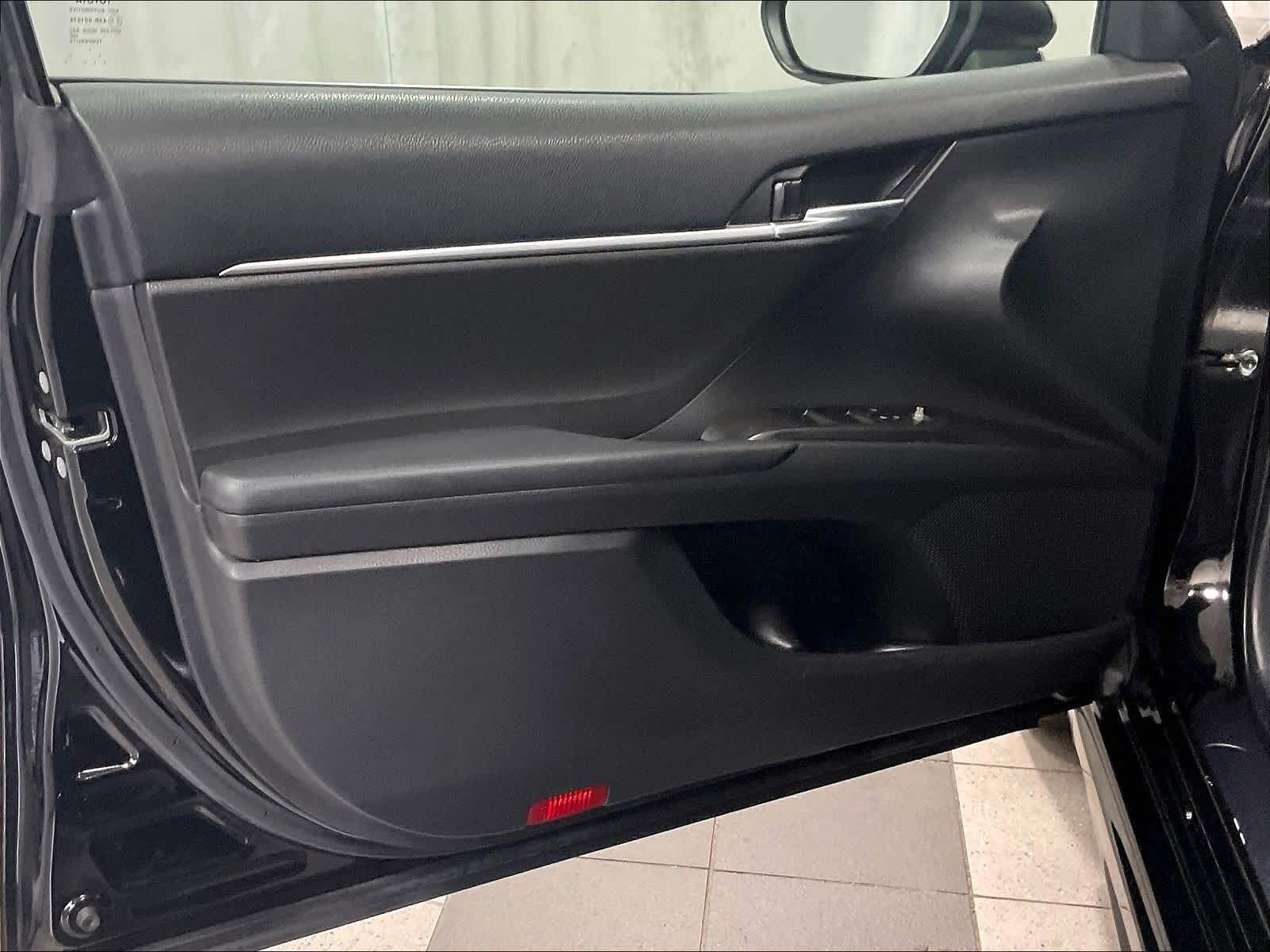 2023 Toyota Camry SE - Photo 9