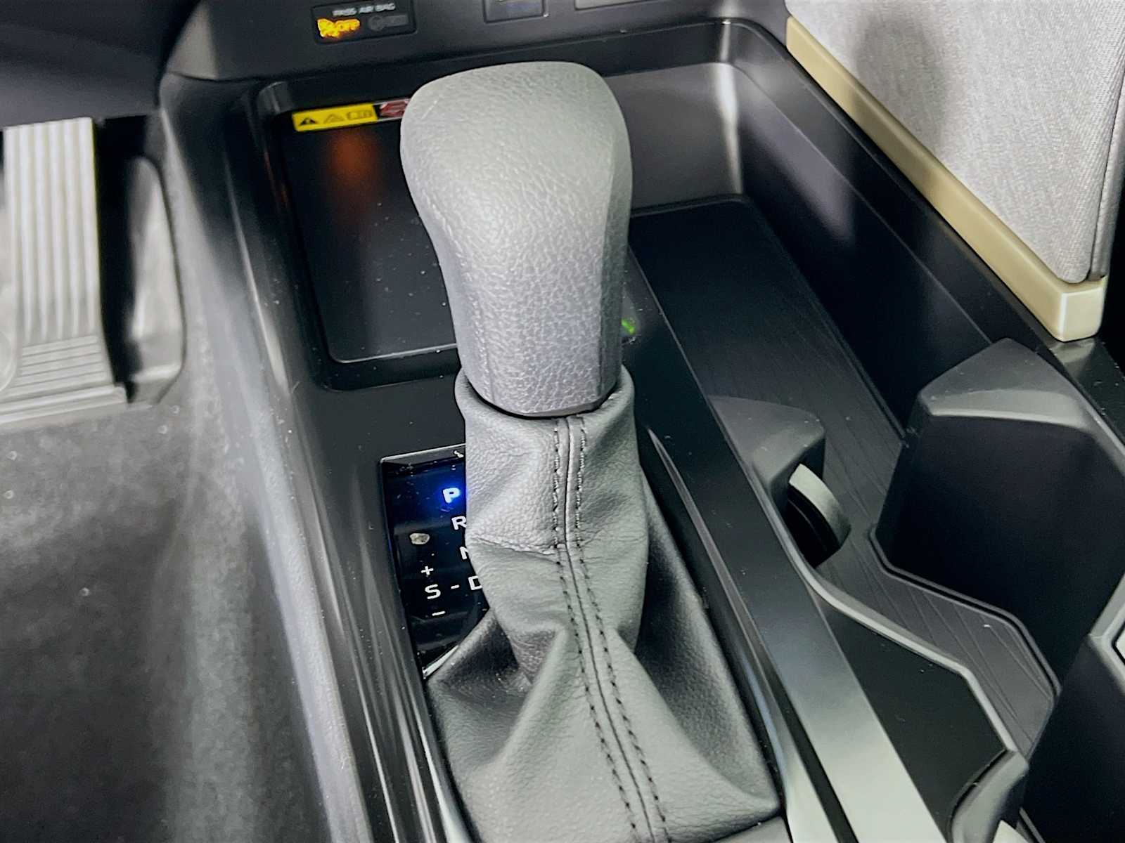 2026 Toyota Camry LE - Photo 11