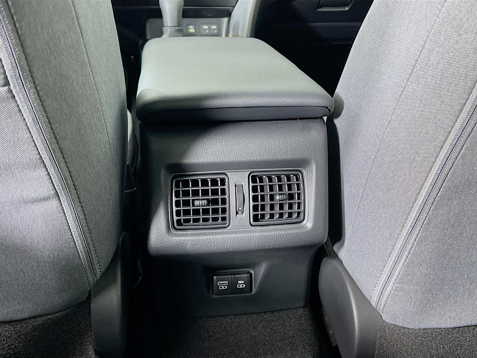 2026 Toyota Camry LE - Photo 14