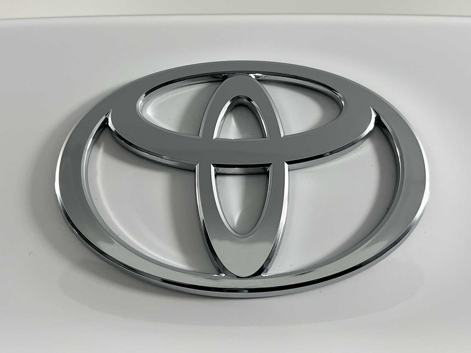 2026 Toyota Camry LE - Photo 18