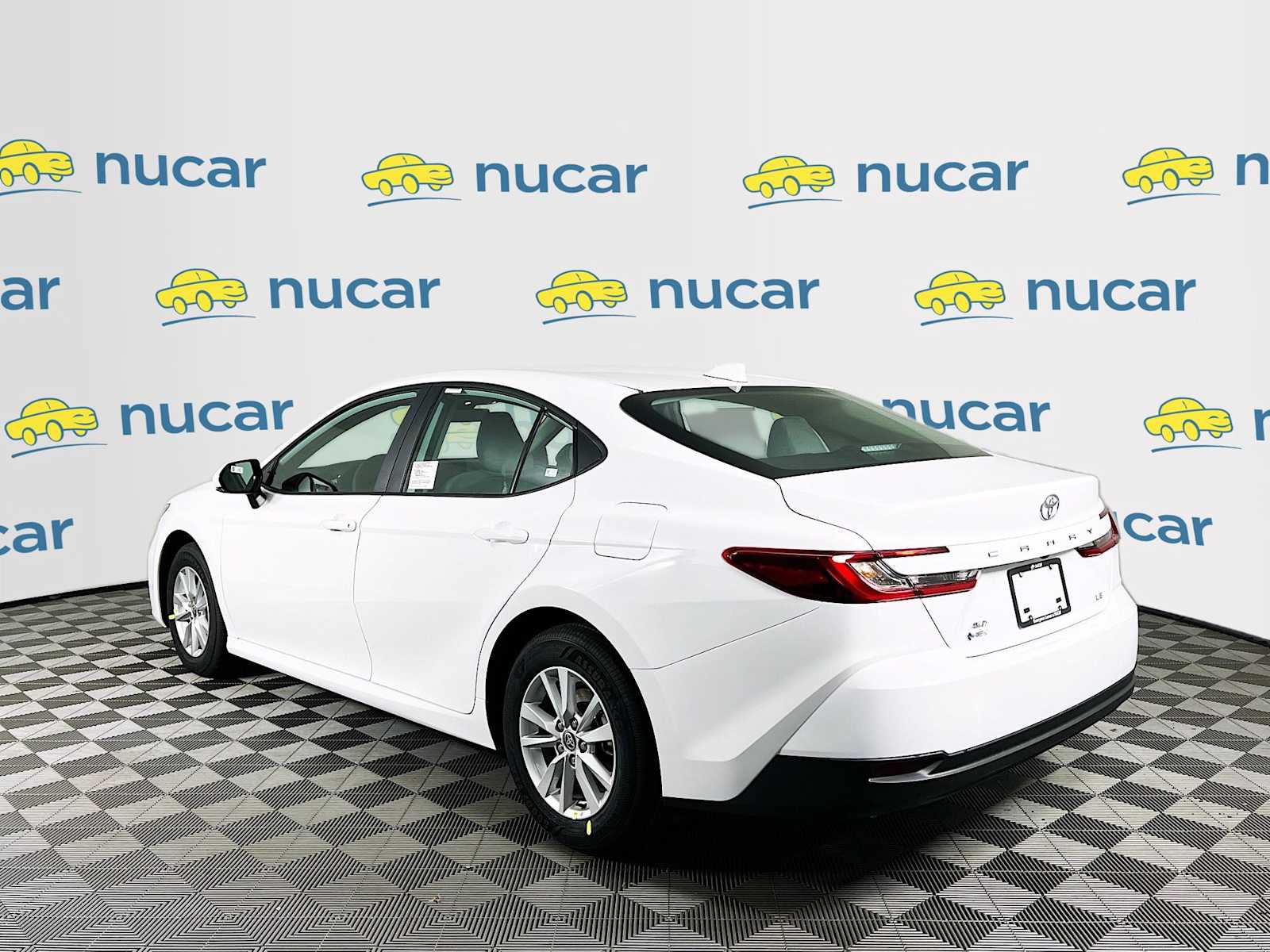 2026 Toyota Camry LE - Photo 4