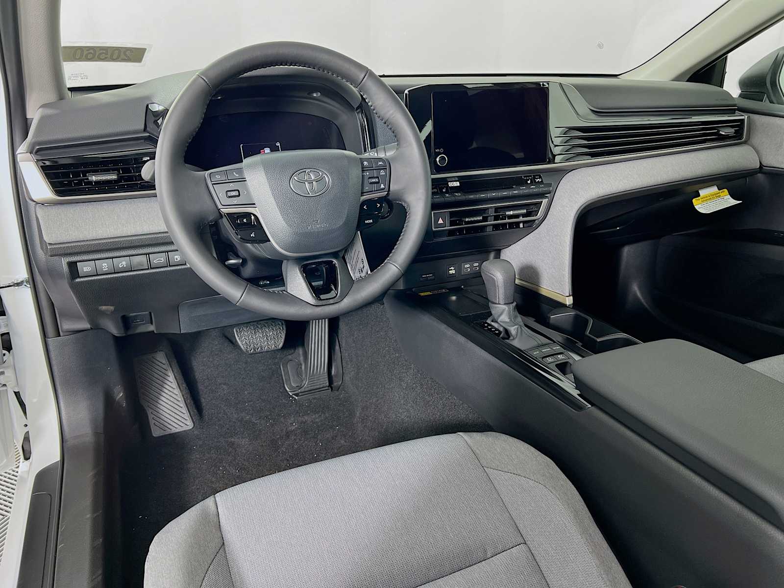 2026 Toyota Camry LE - Photo 6