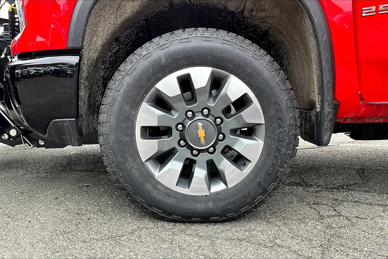 2025 Chevrolet Silverado 2500HD Custom - Photo 8