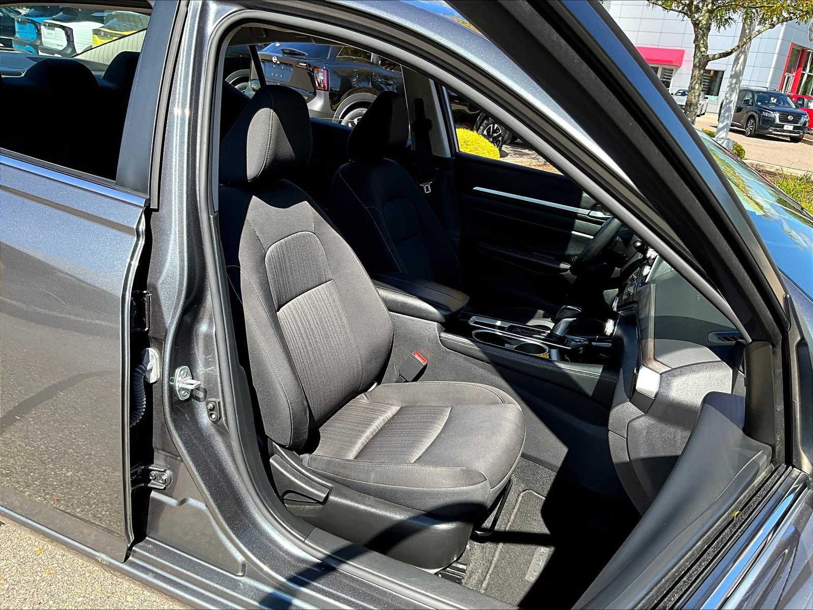 2023 Nissan Altima 2.5 SV - Photo 11