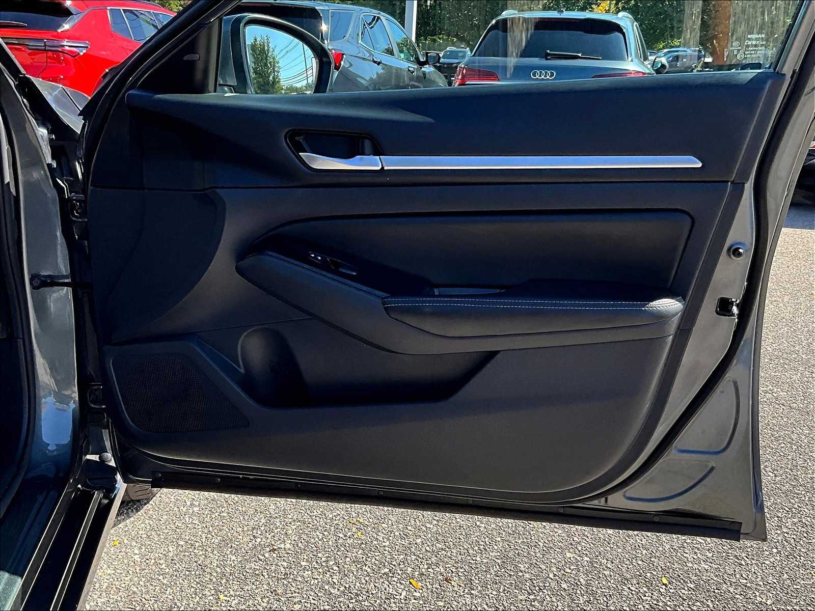 2023 Nissan Altima 2.5 SV - Photo 12