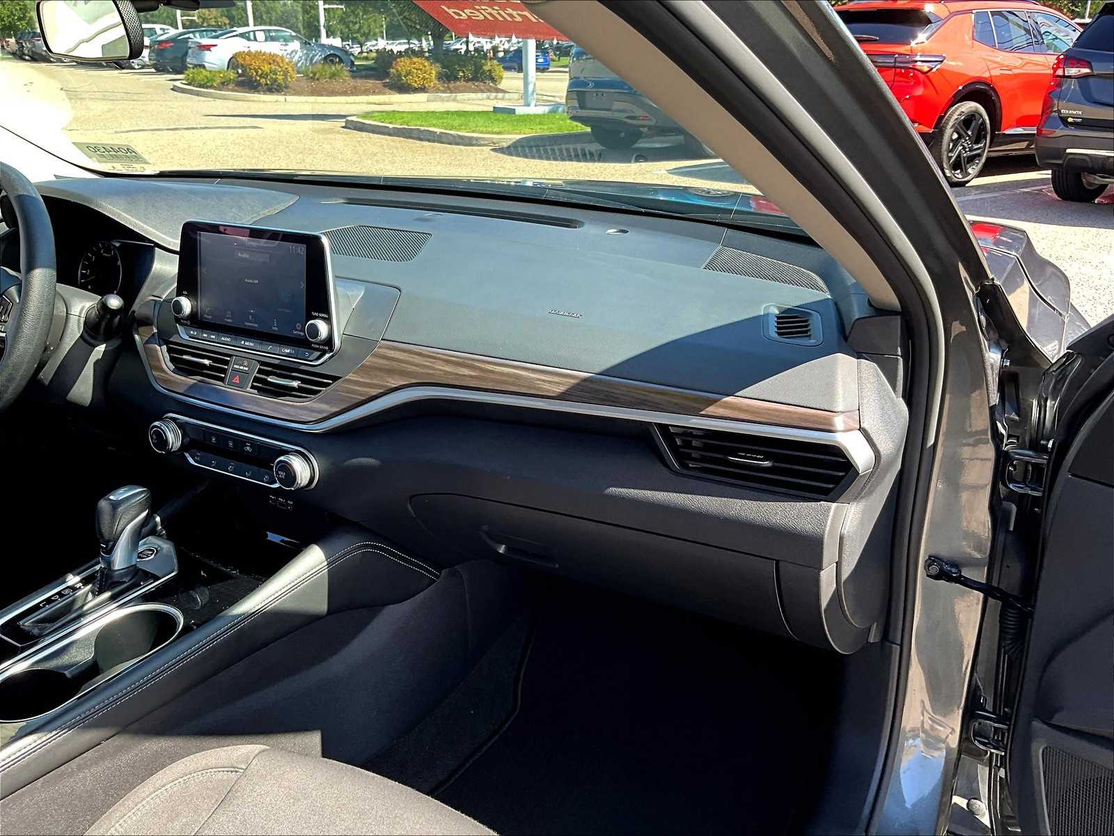 2023 Nissan Altima 2.5 SV - Photo 13